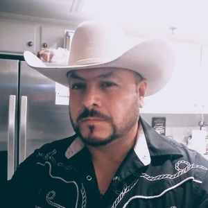 Meet your Posher, Javier